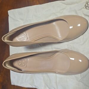 Tory Burch Beige Patent Wedges
